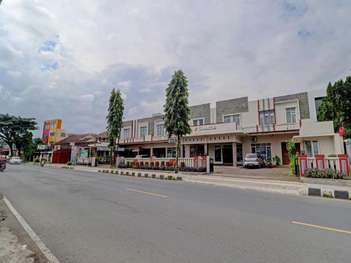 Oyo 90347 Hotel Srikandi Syariah Tasikmalaya Esterno foto