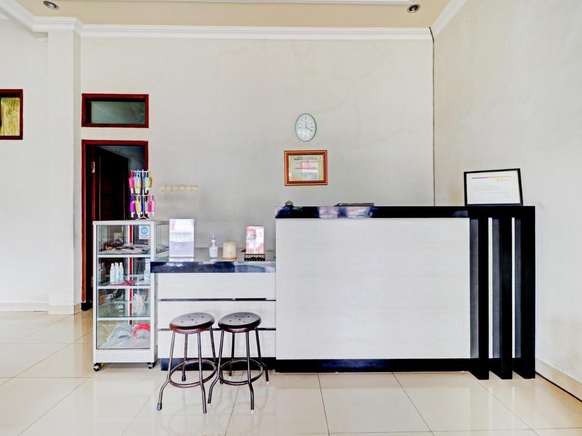 Oyo 90347 Hotel Srikandi Syariah Tasikmalaya Esterno foto