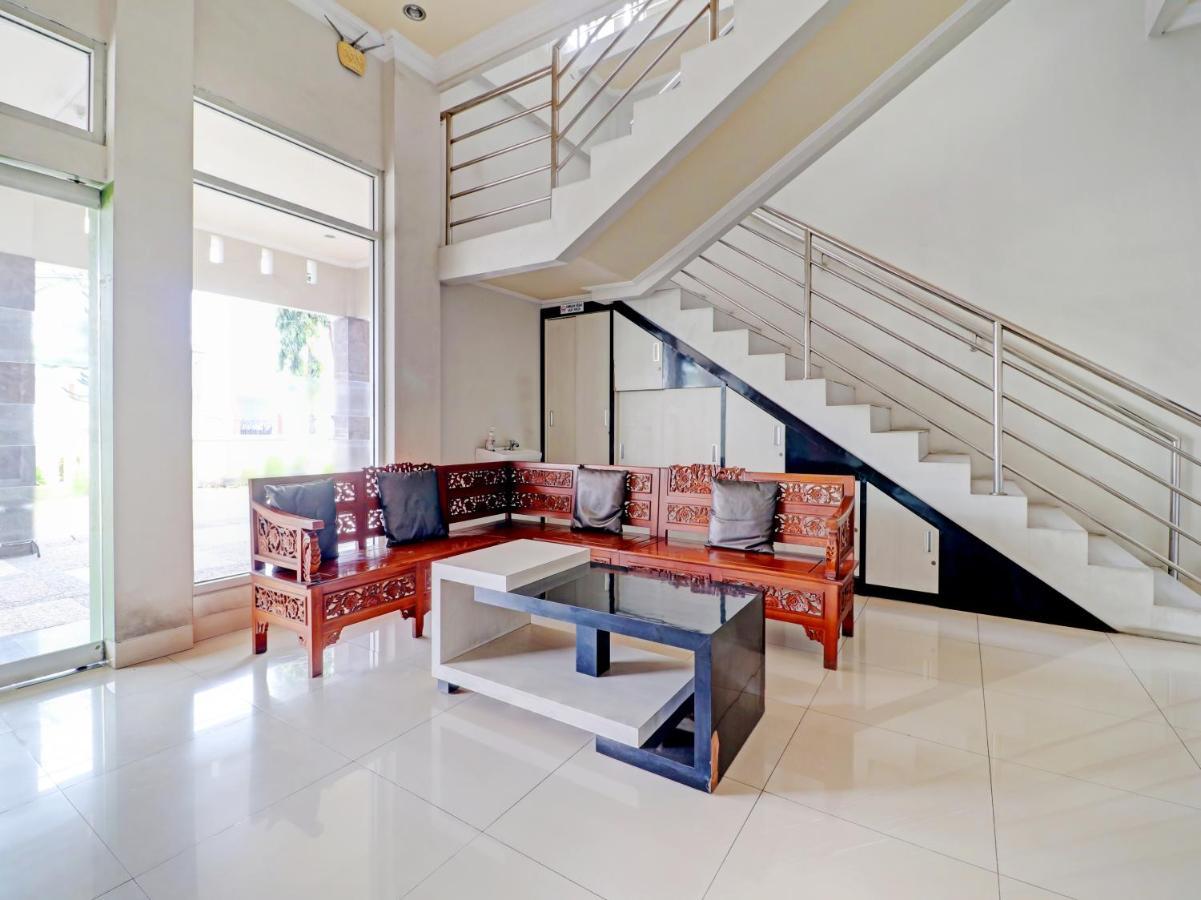 Oyo 90347 Hotel Srikandi Syariah Tasikmalaya Esterno foto