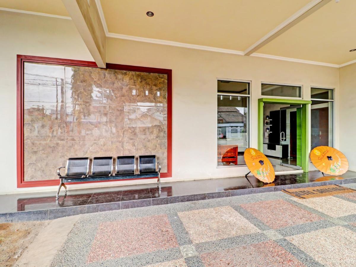 Oyo 90347 Hotel Srikandi Syariah Tasikmalaya Esterno foto