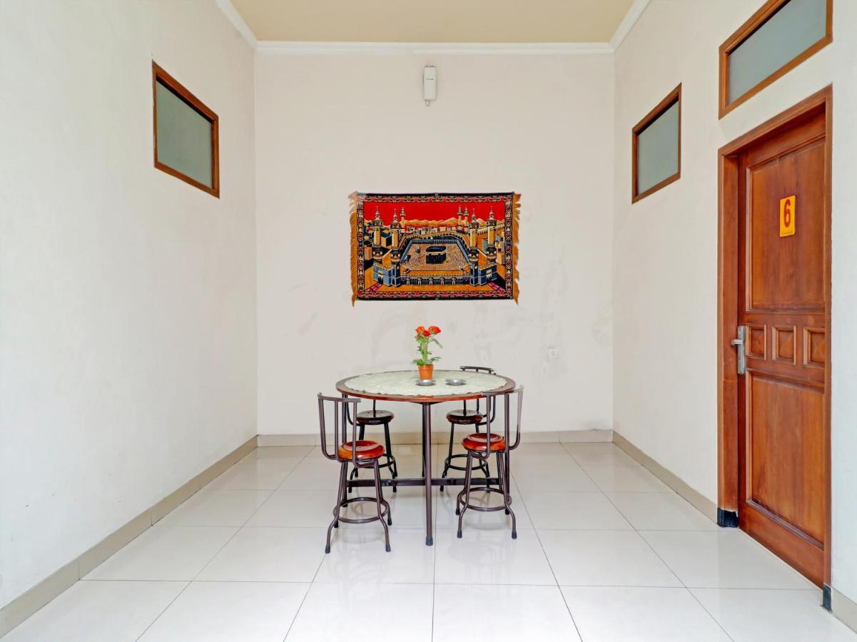 Oyo 90347 Hotel Srikandi Syariah Tasikmalaya Esterno foto