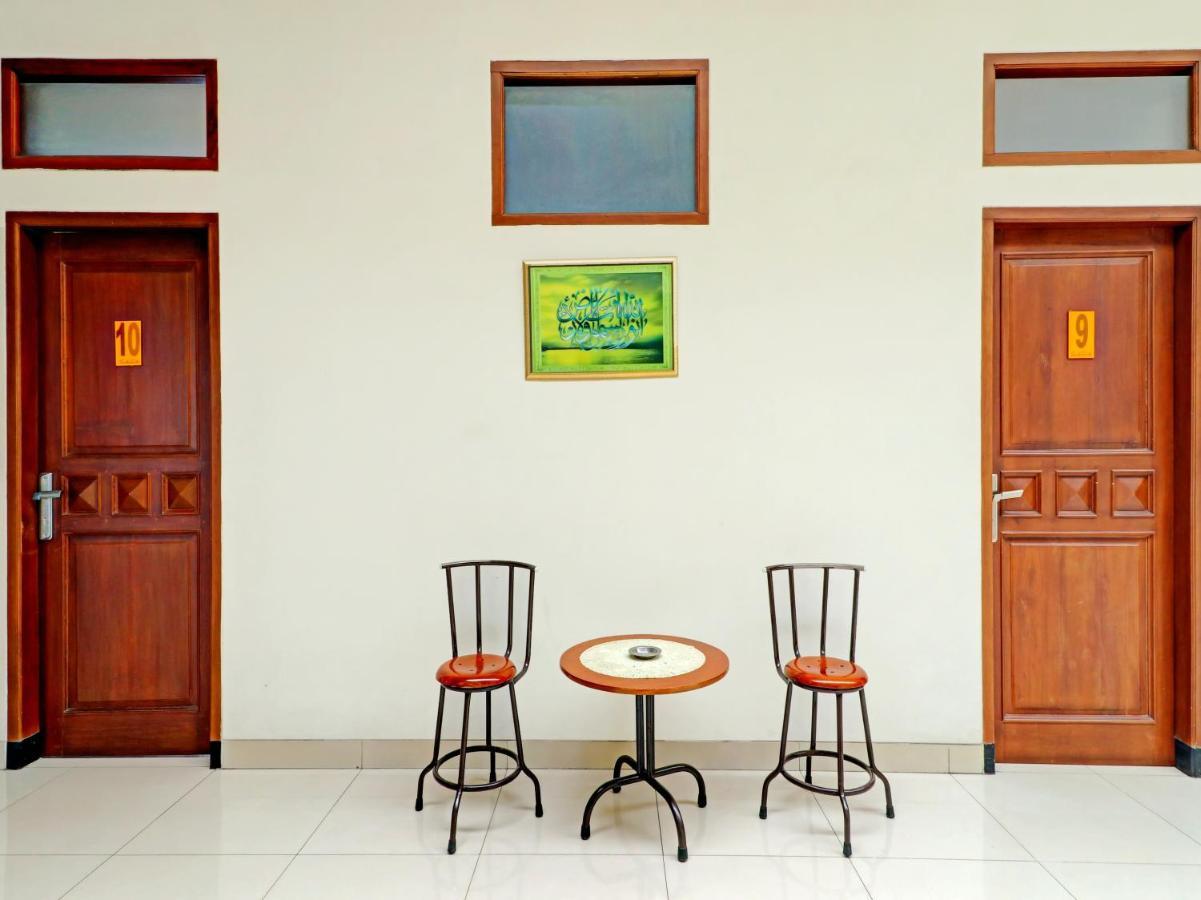 Oyo 90347 Hotel Srikandi Syariah Tasikmalaya Esterno foto
