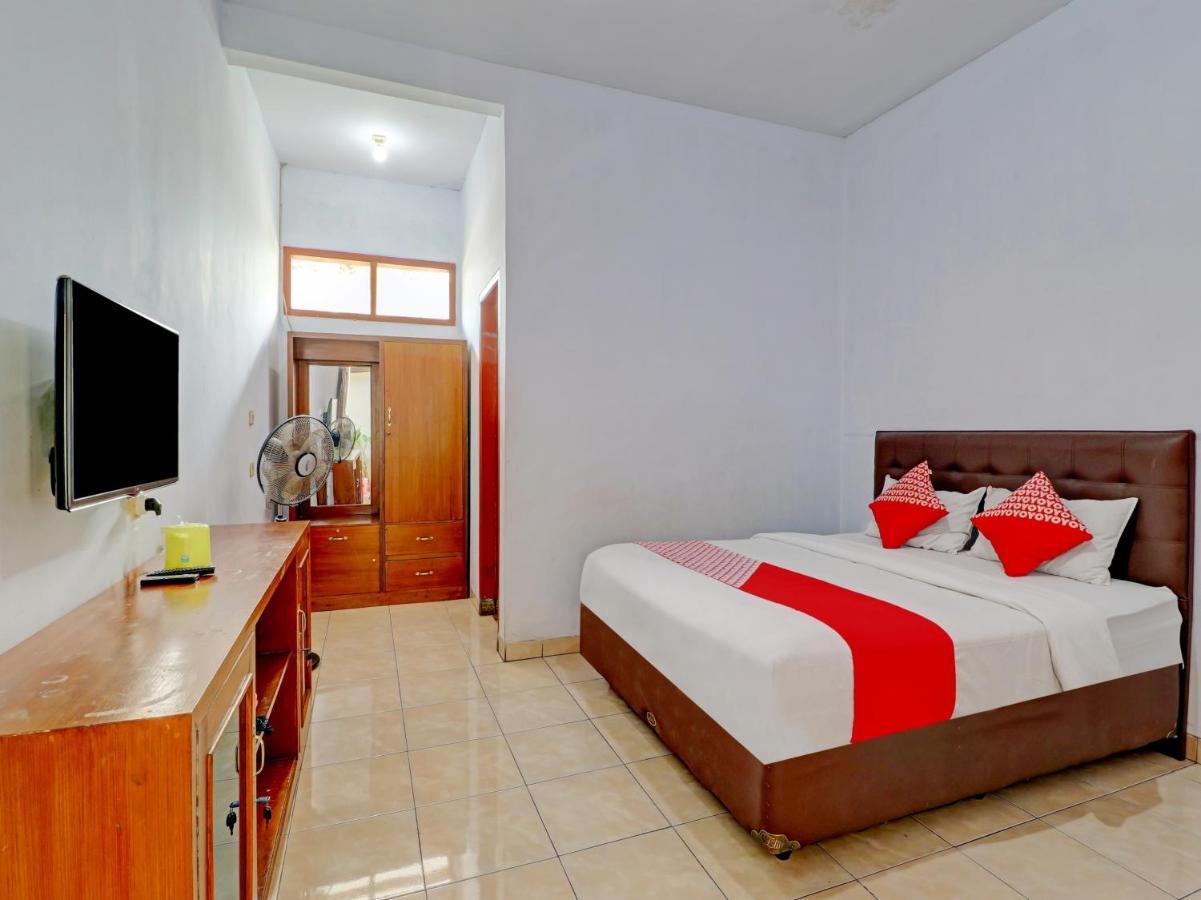 Oyo 90347 Hotel Srikandi Syariah Tasikmalaya Esterno foto