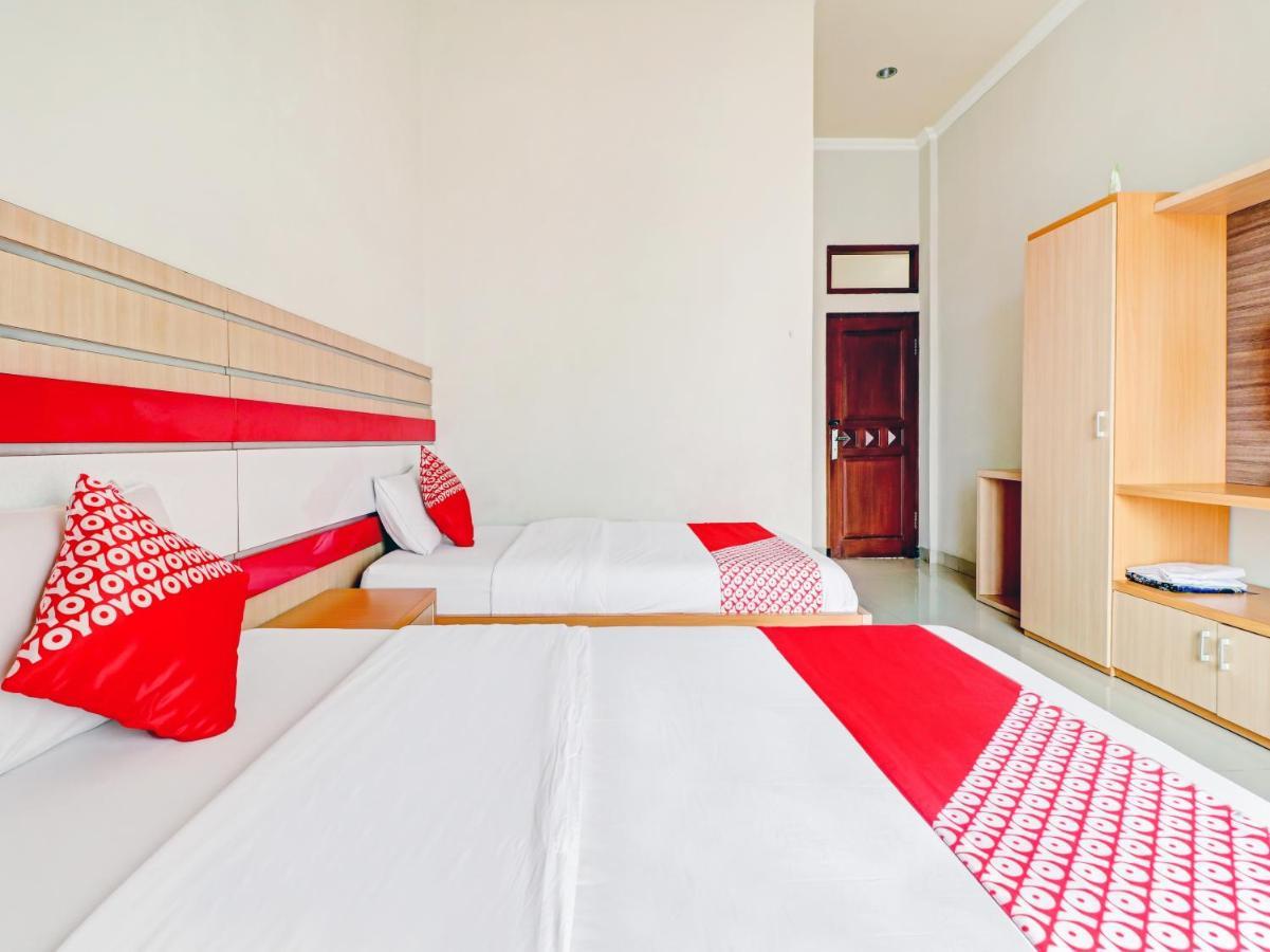 Oyo 90347 Hotel Srikandi Syariah Tasikmalaya Esterno foto