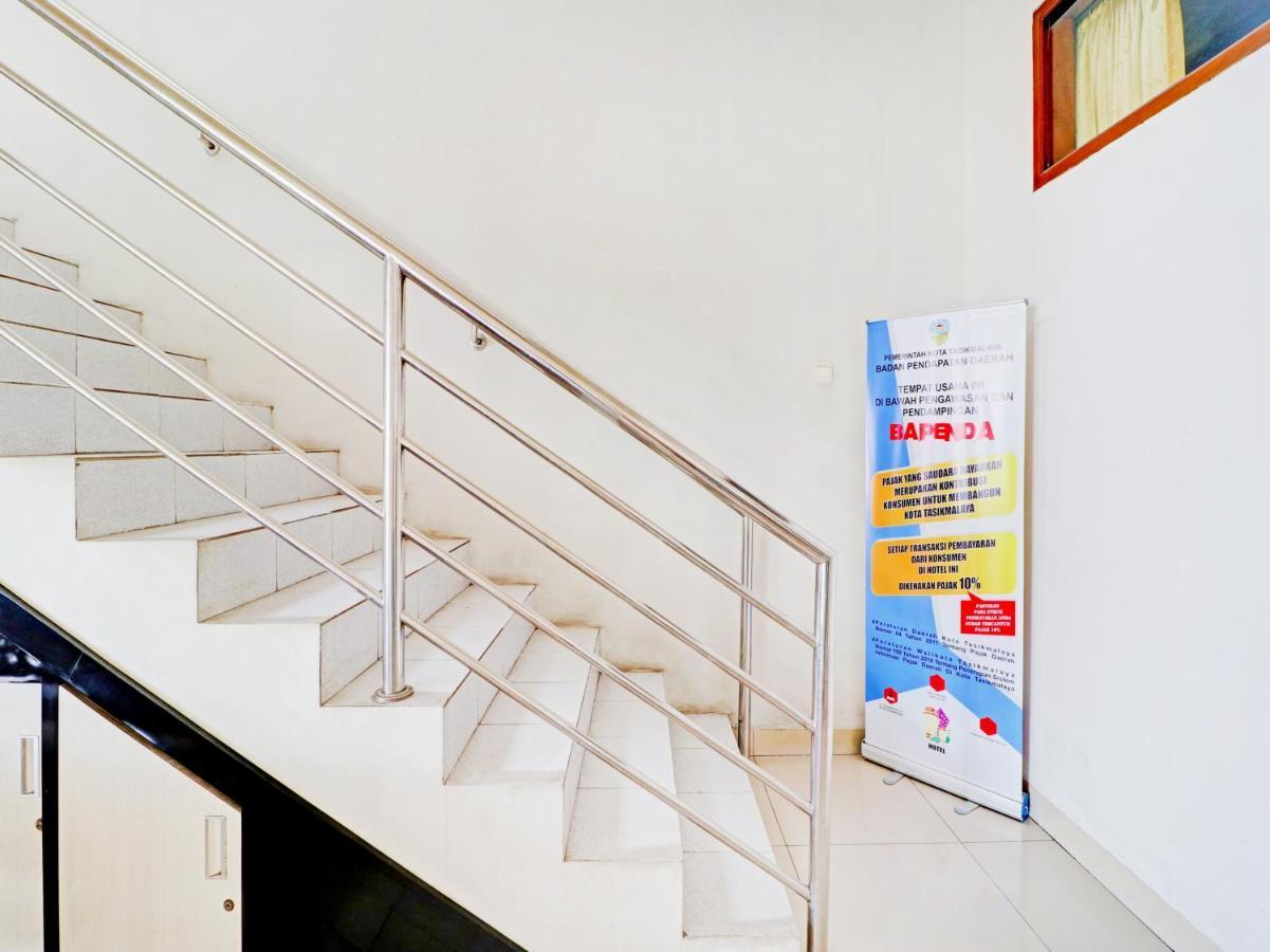 Oyo 90347 Hotel Srikandi Syariah Tasikmalaya Esterno foto