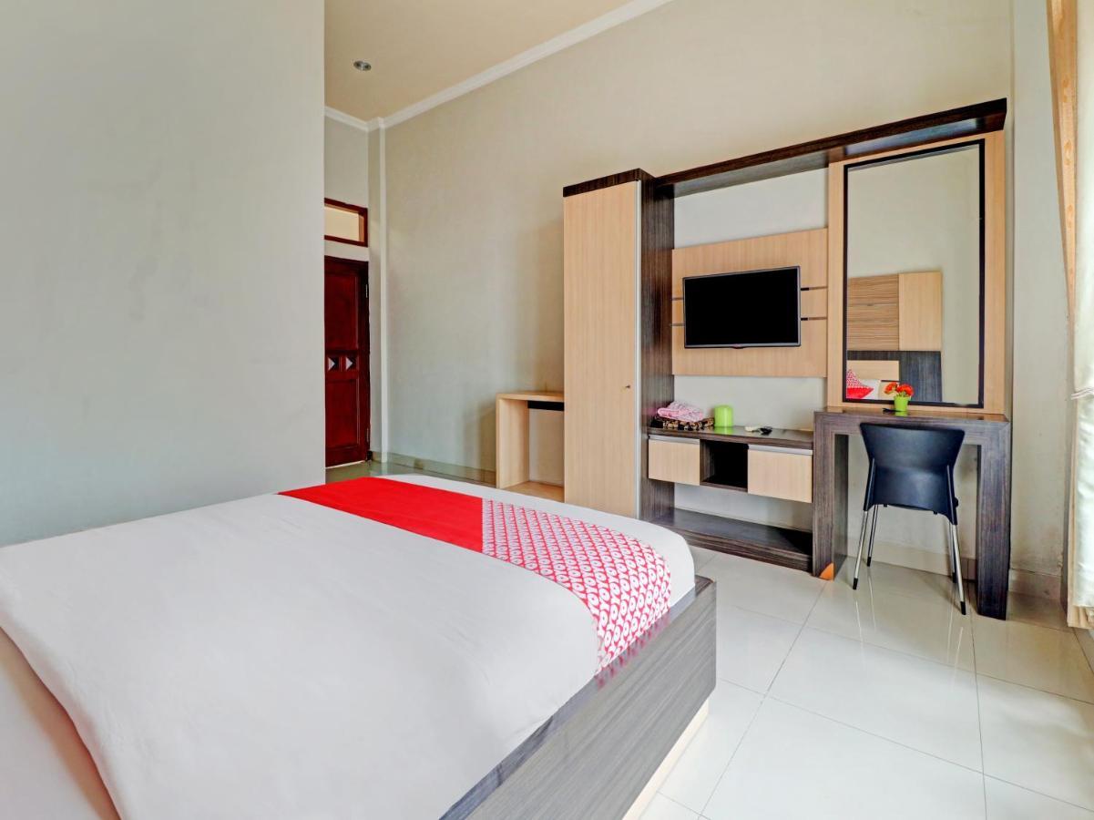 Oyo 90347 Hotel Srikandi Syariah Tasikmalaya Esterno foto
