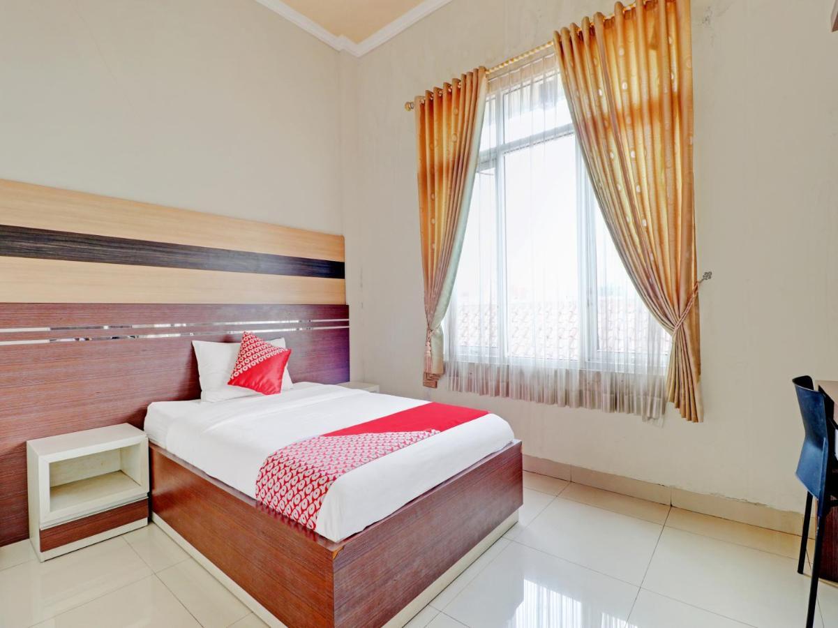 Oyo 90347 Hotel Srikandi Syariah Tasikmalaya Esterno foto
