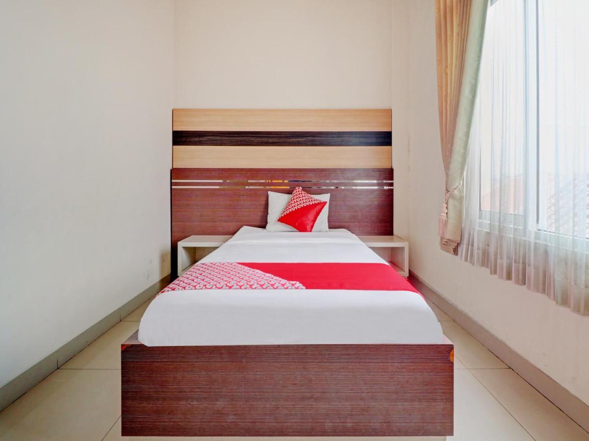 Oyo 90347 Hotel Srikandi Syariah Tasikmalaya Esterno foto