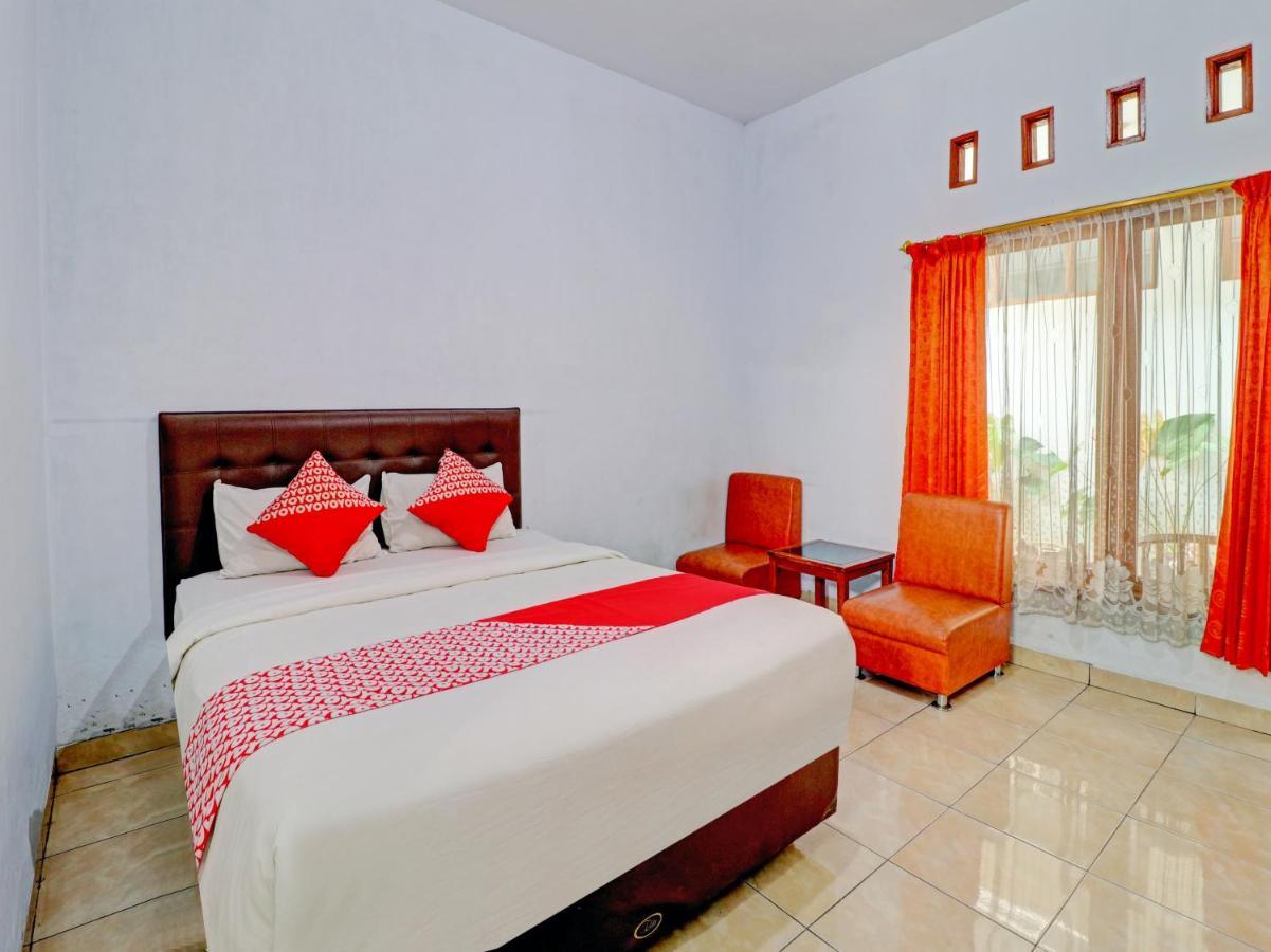 Oyo 90347 Hotel Srikandi Syariah Tasikmalaya Esterno foto