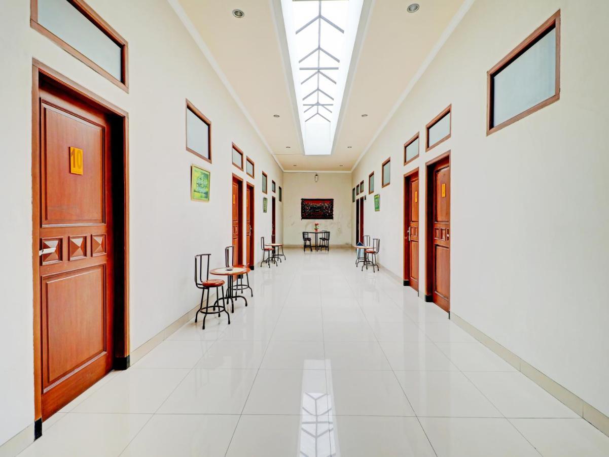 Oyo 90347 Hotel Srikandi Syariah Tasikmalaya Esterno foto