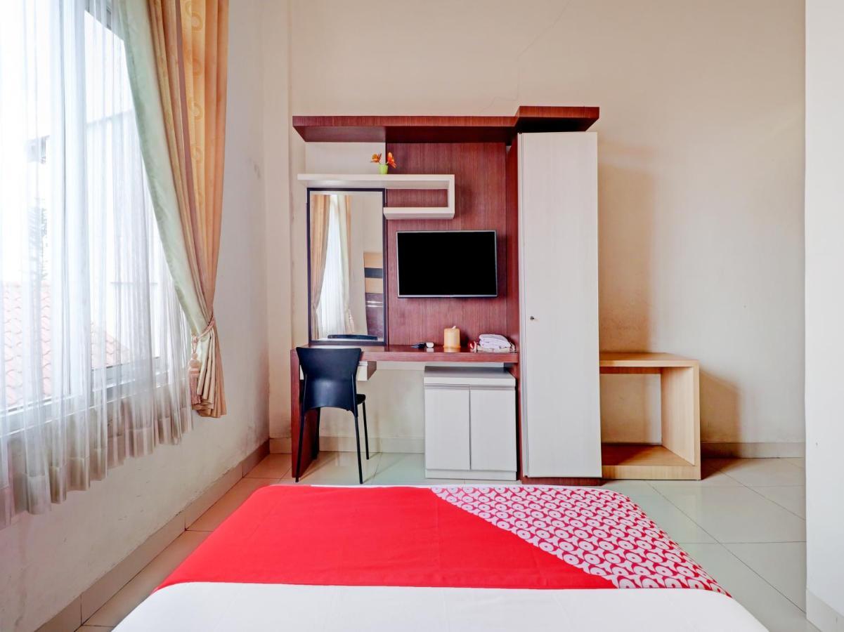 Oyo 90347 Hotel Srikandi Syariah Tasikmalaya Esterno foto